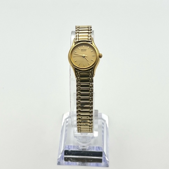 Seiko Vintage Ladies Round Gold Face Flexible Bracelet Working - Picture 1 of 9
